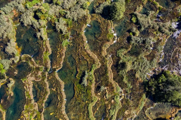 Dolina rzeki Krka, Park Narodowy Krka w Chorwacji. Zdjęcia drona lotniczego we wrześniu 2020 r. — Zdjęcie stockowe