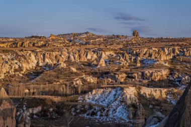Aşk Vadisi, Kapadokya, Türkiye 'de eşsiz jeolojik oluşumlar. Kapadokya Bölgesi, vadisi, kanyonu, volkanik dağların arasında yer alan tepeleri Erciyes, Melendiz ve Hasan.