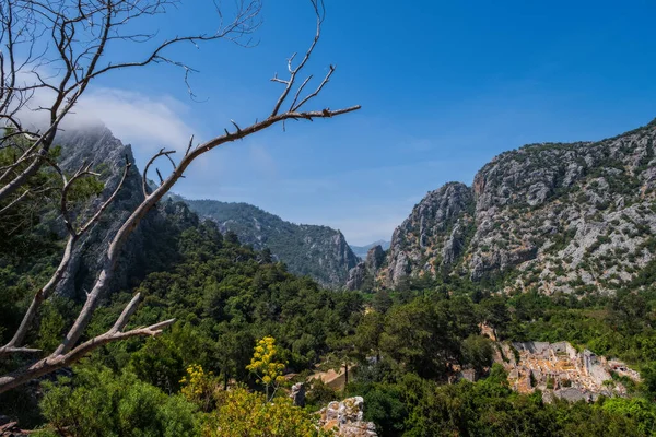 Vista superior desde la antigua ciudad de Olympos en mayo de 2021. Cirali, Kemer, Turquía — Foto de Stock