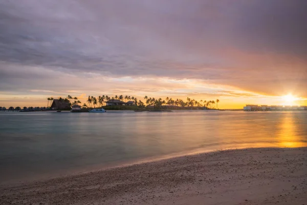 Beau Lever Soleil Coloré Sur Une Île Tropicale Des Maldives — Photo