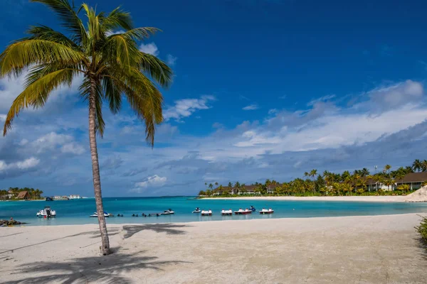 Playa Tropical Con Catamaranes Maldivas Encrucijada Julio 2021 — Foto de Stock