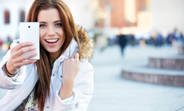 genç ve güzel kadın için şehir fotoğraf çekimi