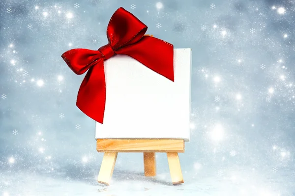 Chevalet en bois avec toile vierge sur fond de Noël — Photo