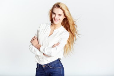 Güzel genç gülümseyen kadın. Genç iş kadını.