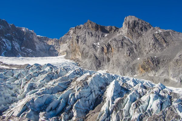 Blick von oben auf den Jadedrachen Schneeberg — Stockfoto