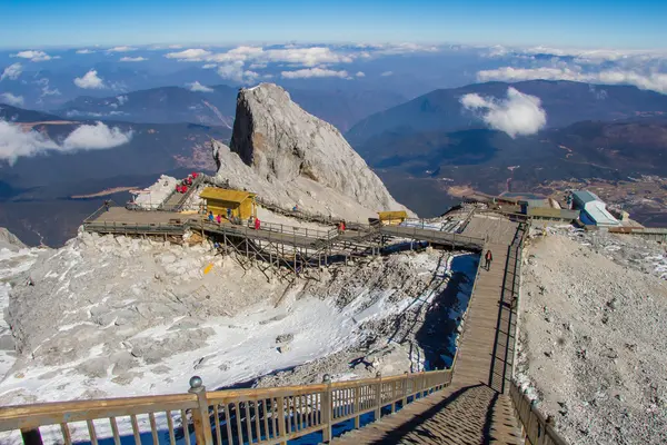 Blick von oben auf den Jadedrachen Schneeberg — Stockfoto