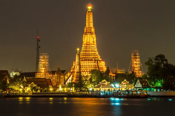 Wat arun tempel fluss front in bangkok stadt thailand — Stockfoto