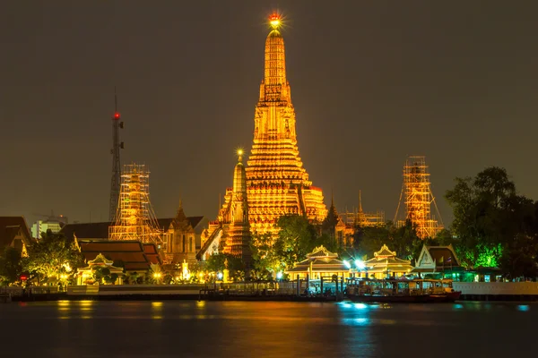 Wat arun tempel fluss front in bangkok stadt thailand — Stockfoto