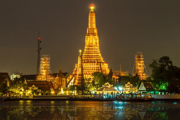 Wat arun tempel fluss front in bangkok stadt thailand — Stockfoto