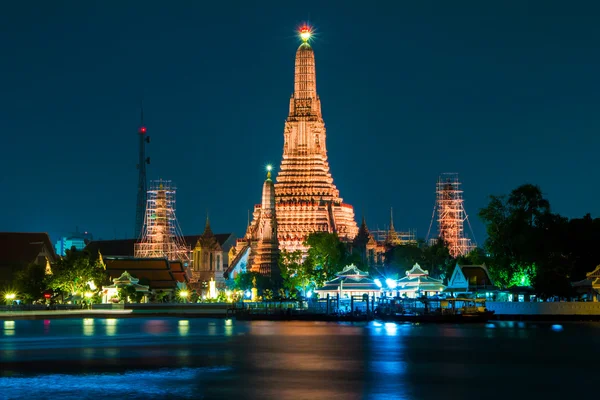 Wat arun tempel fluss front in bangkok stadt thailand — Stockfoto