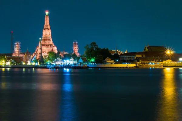 Wat arun tempel fluss front in bangkok stadt thailand — Stockfoto