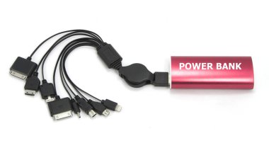 Beyaz zemin üzerine evrensel Usb cep telefonu şarj cihazı