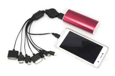 Beyaz zemin üzerine evrensel Usb cep telefonu şarj cihazı