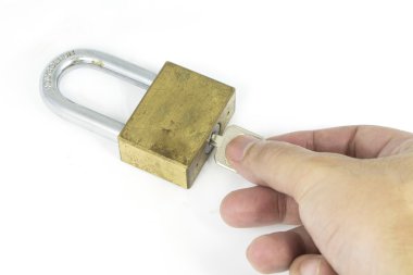 Kilit ve anahtar beyaz arka plan üzerinde