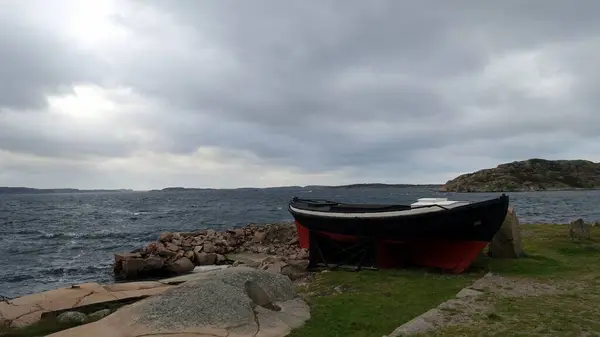 Wooden Boat Ocean Coast Southern Sweden Cloudy Sky — Fotografia de Stock