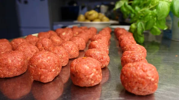 Almôndegas Caseiras Balcão Cozinha Pronto Para Ser Cozido — Fotografia de Stock