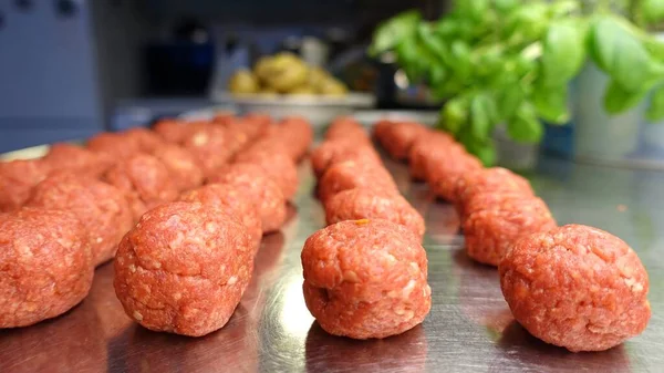 Polpette Fatte Casa Sul Bancone Della Cucina Pronte Essere Cotte — Foto Stock