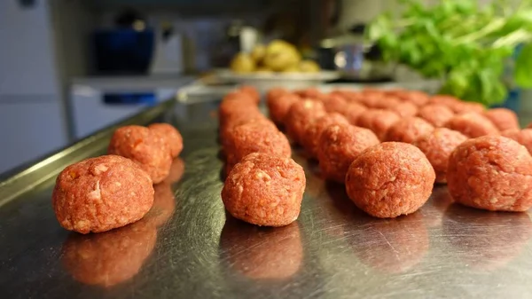 Polpette Fatte Casa Sul Bancone Della Cucina Pronte Essere Cotte — Foto Stock