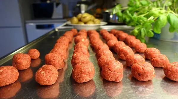 Polpette Fatte Casa Sul Bancone Della Cucina Pronte Essere Cotte — Foto Stock