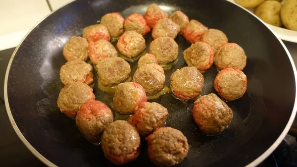 Polpette Fatte Casa Cuociono Lentamente Nella Padella — Foto Stock