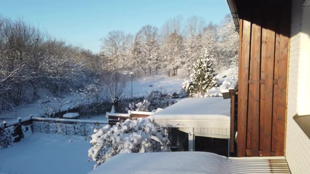 Früh Morgen Einem Sonnigen Wintertag Skandinavien Und Zwei Menschen Haben — Stockvideo
