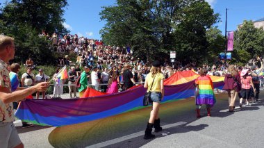 Stockholm, İsveç, 2 Ağustos 2025. Bir yaz günü Gay Onur Yürüyüşü 'ne bir göz atalım..