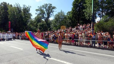 Stockholm, İsveç, 2 Ağustos 2025. Bir yaz günü Gay Onur Yürüyüşü 'ne bir göz atalım..