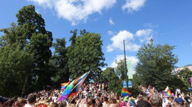 Stockholm, İsveç, 2 Ağustos 2025. Bir yaz günü Gay Onur Yürüyüşü 'ne bir göz atalım..