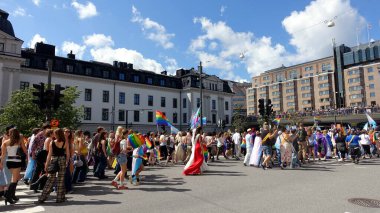 Stockholm, İsveç, 2 Ağustos 2025. Bir yaz günü Gay Onur Yürüyüşü 'ne bir göz atalım..