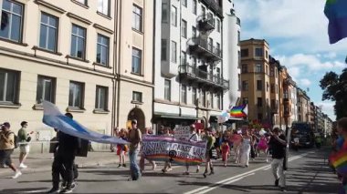 Stockholm, İsveç, 2 Ağustos 2025. Bir yaz günü Gay Onur Yürüyüşü 'ne bir göz atalım..