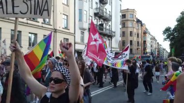 Stockholm, İsveç, 2 Ağustos 2025. Bir yaz günü Gay Onur Yürüyüşü 'ne bir göz atalım..