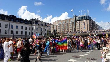 Stockholm, İsveç, 2 Ağustos 2025. Bir yaz günü Gay Onur Yürüyüşü 'ne bir göz atalım..