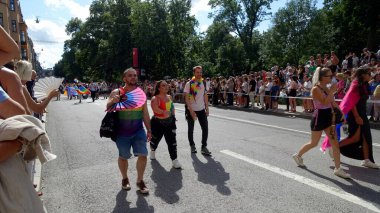 Stockholm, İsveç, 2 Ağustos 2025. Bir yaz günü Gay Onur Yürüyüşü 'ne bir göz atalım..