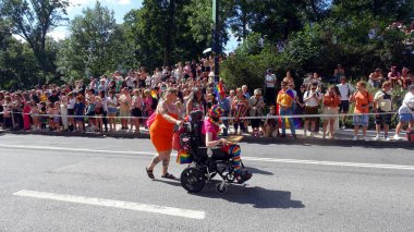 Stockholm, İsveç, 2 Ağustos 2025. Bir yaz günü Gay Onur Yürüyüşü 'ne bir göz atalım..