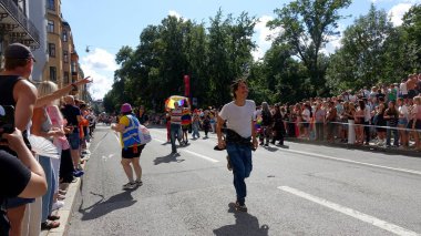 Stockholm, İsveç, 2 Ağustos 2025. Bir yaz günü Gay Onur Yürüyüşü 'ne bir göz atalım..