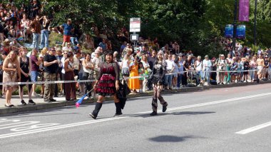 Stockholm, İsveç, 2 Ağustos 2025. Bir yaz günü Gay Onur Yürüyüşü 'ne bir göz atalım..