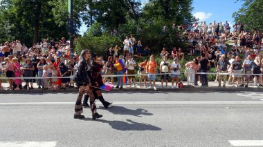 Stockholm, İsveç, 2 Ağustos 2025. Bir yaz günü Gay Onur Yürüyüşü 'ne bir göz atalım..