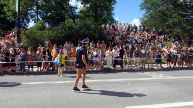 Stockholm, İsveç, 2 Ağustos 2025. Bir yaz günü Gay Onur Yürüyüşü 'ne bir göz atalım..