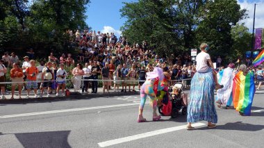 Stockholm, İsveç, 2 Ağustos 2025. Bir yaz günü Gay Onur Yürüyüşü 'ne bir göz atalım..