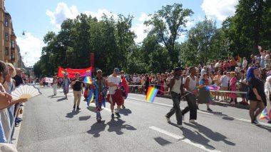 Stockholm, İsveç, 2 Ağustos 2025. Bir yaz günü Gay Onur Yürüyüşü 'ne bir göz atalım..