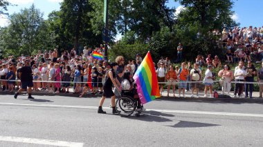 Stockholm, İsveç, 2 Ağustos 2025. Bir yaz günü Gay Onur Yürüyüşü 'ne bir göz atalım..