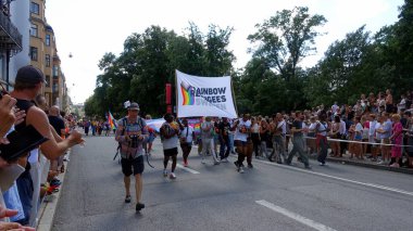 Stockholm, İsveç, 2 Ağustos 2025. Bir yaz günü Gay Onur Yürüyüşü 'ne bir göz atalım..