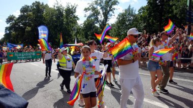 Stockholm, İsveç, 2 Ağustos 2025. Bir yaz günü Gay Onur Yürüyüşü 'ne bir göz atalım..
