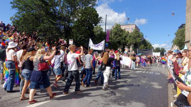 Stockholm, İsveç, 2 Ağustos 2025. Bir yaz günü Gay Onur Yürüyüşü 'ne bir göz atalım..
