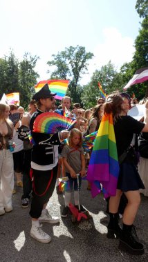 Stockholm, İsveç, 2 Ağustos 2025. Bir yaz günü Gay Onur Yürüyüşü 'ne bir göz atalım..