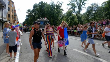 Stockholm, İsveç, 2 Ağustos 2025. Bir yaz günü Gay Onur Yürüyüşü 'ne bir göz atalım..