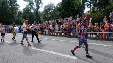 Stockholm, İsveç, 2 Ağustos 2025. Bir yaz günü Gay Onur Yürüyüşü 'ne bir göz atalım..