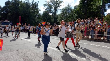 Stockholm, İsveç, 2 Ağustos 2025. Bir yaz günü Gay Onur Yürüyüşü 'ne bir göz atalım..
