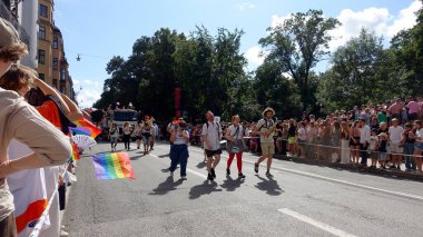 Stockholm, İsveç, 2 Ağustos 2025. Bir yaz günü Gay Onur Yürüyüşü 'ne bir göz atalım..
