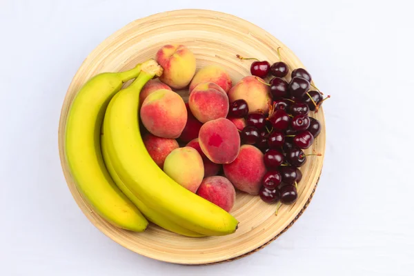 Cuenco de madera de frutas mixtas — Foto de Stock